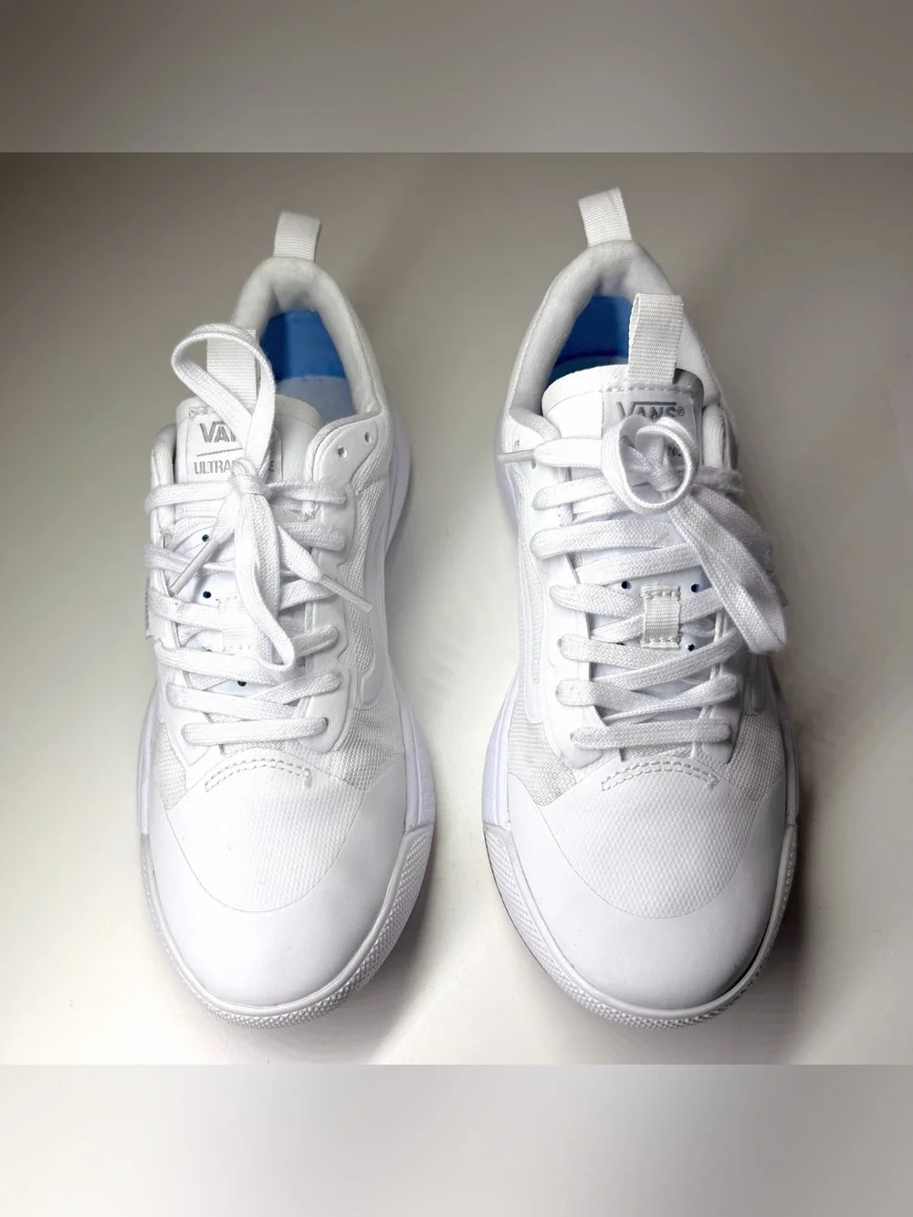 VANS Unisex Ultrarange Exo Low Top Athletic Sneaker Size- Mens 7 / Women’s 8.5